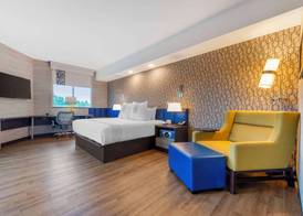 GLō Best Western Kanata Ottawa West 5
