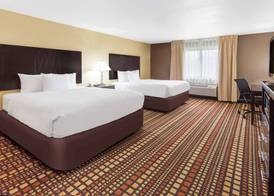 Days Inn & Suites by Wyndham Davenport East 4