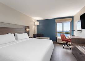 Holiday Inn Express & Suites TAMPA AIRPORT by IHG 4