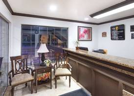 Super 8 by Wyndham Santa Clarita/Valencia 2
