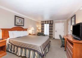 Travelodge by Wyndham Sylmar CA 4
