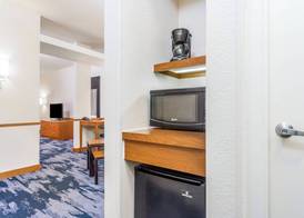 Fairfield Inn and Suites by Marriott Madison East 4