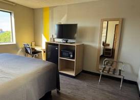 Super 8 by Wyndham Smithville Kansas City 5