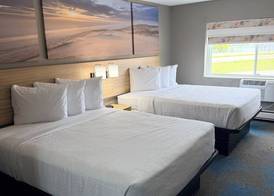 Days Inn by Wyndham La Crosse 5