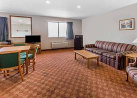 Super 8 by Wyndham St. Charles 5