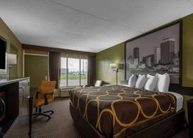 Super 8 by Wyndham Perrysburg-Toledo 5
