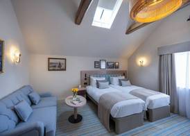 The Ship Hotel 3