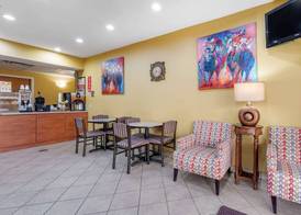 Econo Lodge Louisville Airport 4
