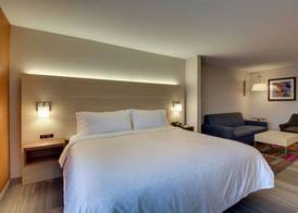 Holiday Inn Express & Suites CEDAR RAPIDS-I-380 @ 33RD AVE by IHG 3