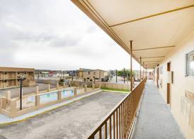 Oyo Hotel San Antonio Lackland AFB Seaworld Hwy 90 W 2