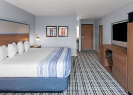 AmericInn by Wyndham West Salem 4