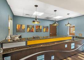 Best Western Plus Chain of Lakes Inn & Suites 4