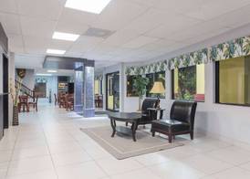 Days Inn by Wyndham Sarasota I-75 4