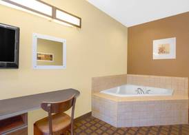 Microtel Inn & Suites by Wyndham Harrisonburg 5