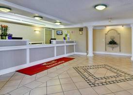 Econo Lodge Kalamazoo near Wings Stadium 4