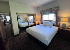 Promenade Inn & Suites Oceanfront 4