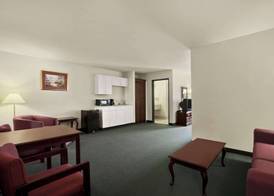 Days Inn & Suites by Wyndham Romeoville 2
