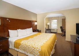 Days Inn by Wyndham Thomaston 4
