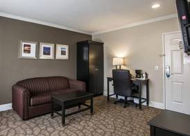 Comfort Suites San Clemente Beach 5