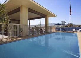 Days Inn by Wyndham Gilroy 3