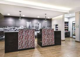 La Quinta by Wyndham San Antonio by Frost Bank Center 3
