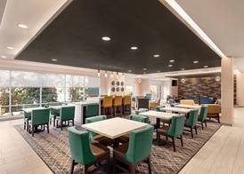 La Quinta Inn & Suites by Wyndham Clovis CA 2