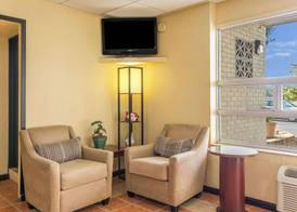Econo Lodge Fort Knox 3