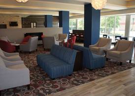 La Quinta Inn and Suites by Wyndham Bloomington 3