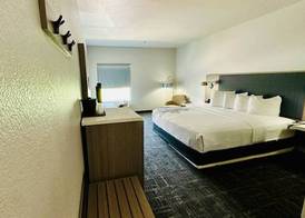 La Quinta by Wyndham Ft. Worth - Forest Hill, TX 5