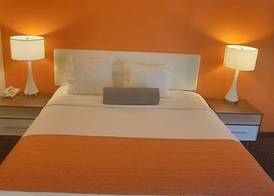 Howard Johnson by Wyndham Newburgh 5