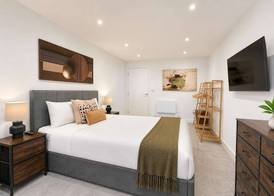 Stylish 1BR - Sleeps 4 - Free Parking - Manchester 2