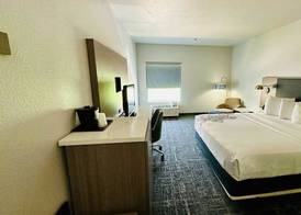 La Quinta by Wyndham Ft. Worth - Forest Hill, TX 4