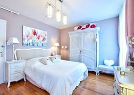 ! A découvrir ! NATURALBNB - Chambres d'hôtes climatisées au calme - Top confort et reposant - PARKING GRATUIT SECURISE - Garage vélos et motos - OFFERT COPIEUX PETIT DEJEUNER fait maison sucré-salé, 2