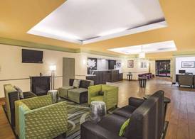 La Quinta Inn & Suites by Wyndham Beaumont West 2