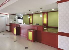 La Quinta Inn & Suites by Wyndham South Dallas - Hutchins 4