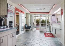 Econo Lodge Morristown West 4