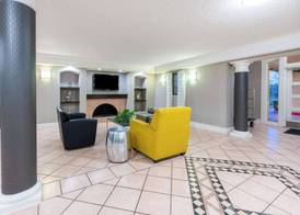 Super 8 by Wyndham The Woodlands North 2
