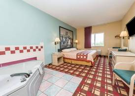Super 8 by Wyndham Martinsville 3