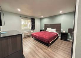 Express Inn & Suites 5