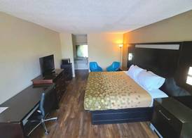 Econo Lodge Lavonia I-85 5