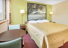 Super 8 by Wyndham Normal Bloomington 3