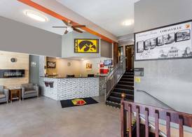 Super 8 by Wyndham Iowa City/Coralville 3