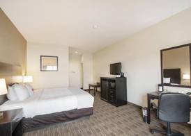 Baymont by Wyndham Houston North 5
