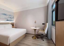 Ramada Encore By Wyndham Wuhan Station 5