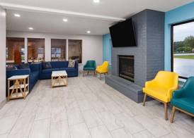 Days Inn by Wyndham Eagle River 3