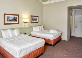 Peaks of Otter Lodge 5