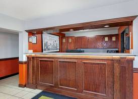 Super 8 by Wyndham Johnson City 2