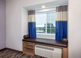 Microtel Inn & Suites by Wyndham College Station 3