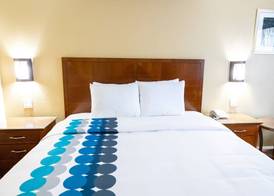Days Inn by Wyndham College Park Atlanta Airport South 4