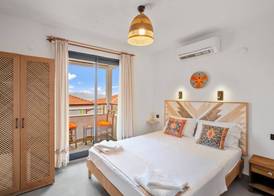 The Green Goose Hotel 4